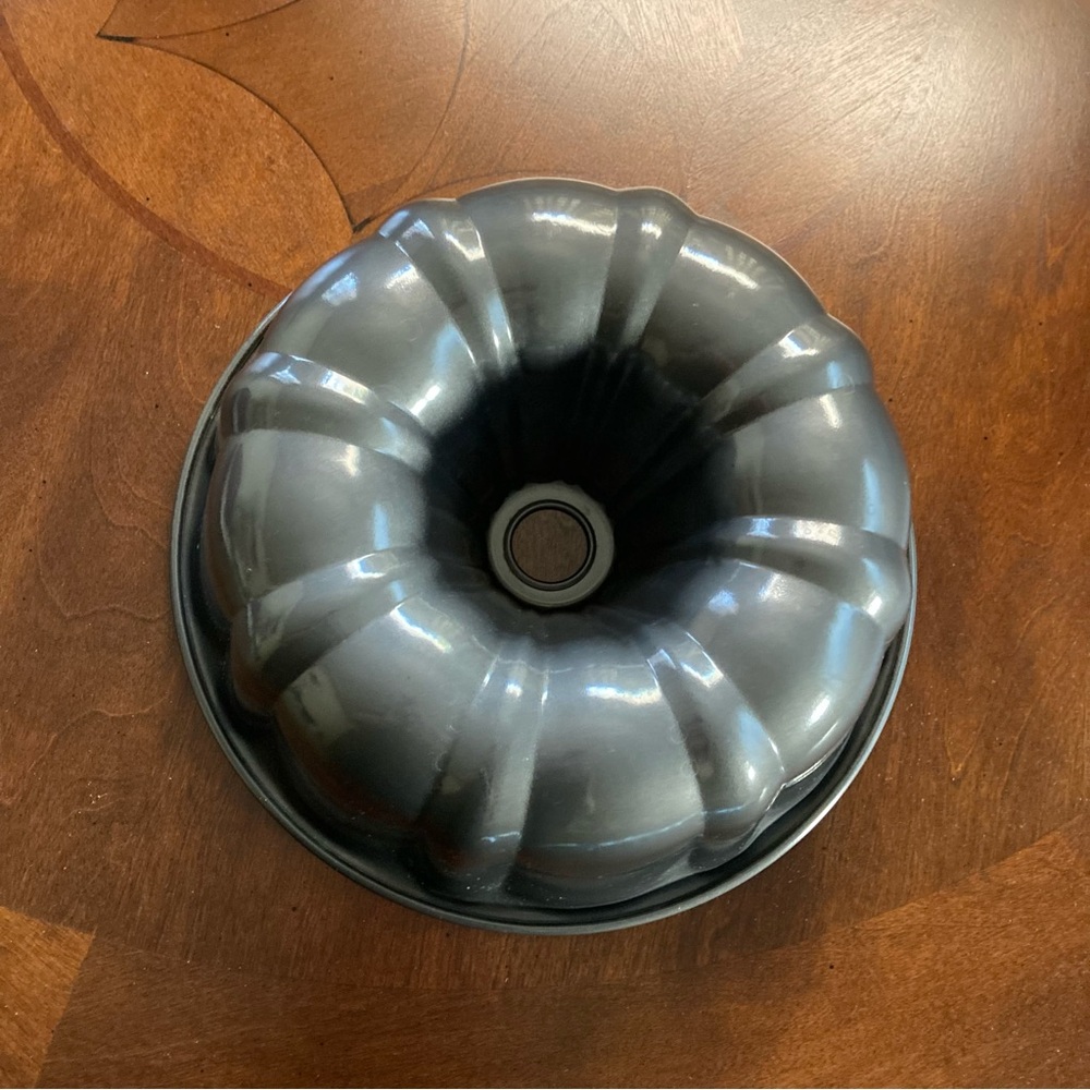 NEW Teflon Bundt Cake Pan - Picture 5 of 11